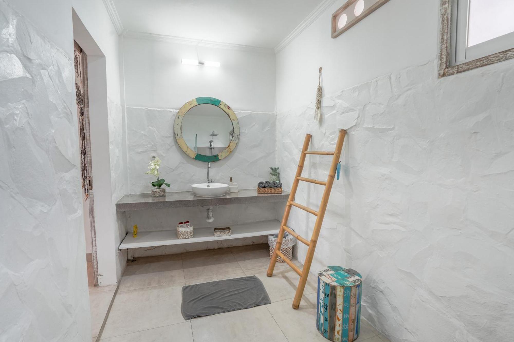 קנגו Villa Piece Of Peace Private 3Br With Large Pool And Garden מראה חיצוני תמונה